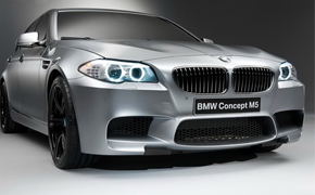 BMW M5冰天雪地直线加速