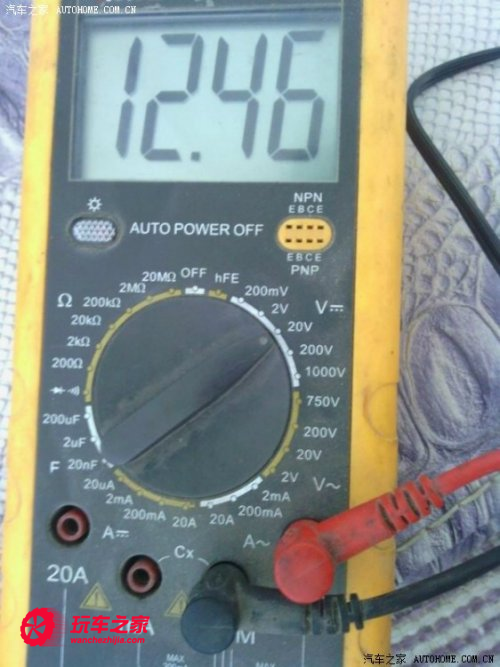 这就是用万用表测的电源的输出电压,正常   二