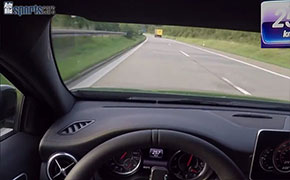 奔驰AMG A45德国高速狂飙284 km-h