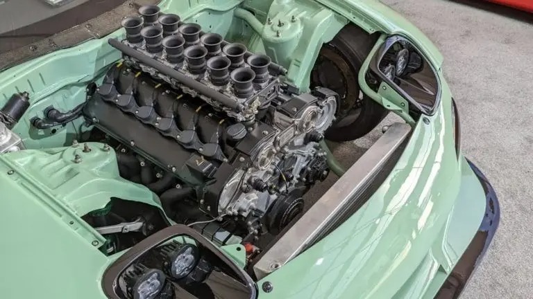 马自达RX-7舍弃转子引擎，换装Zonda V12动力心脏