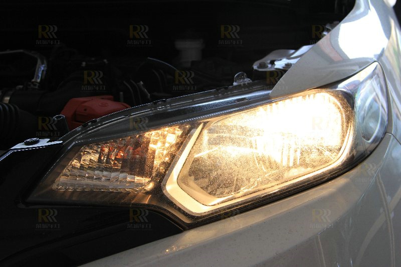 本田新飞度升级车灯改装顶级配置:大灯改装海拉5车灯透镜+飞利浦D2S XV氙气灯泡+松下安定器！
