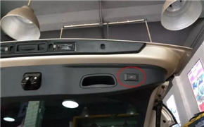 Jeep自由光安装智能电动尾门 双杆带电吸