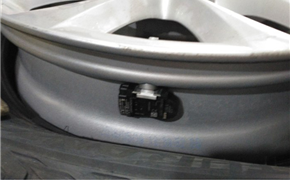 宝马2系旅行加装原厂数字胎压监测，安全掌握在自己手中