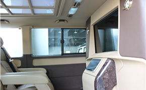大众凯路威T6改装多功能商务车，内饰的舒适与奢华不输埃尔法！