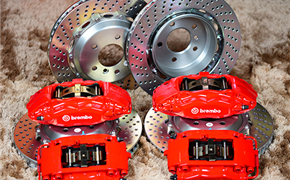 红色火焰-宝马3系改装刹车，包围，液晶仪表，M方向盘