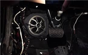 奔驰E300改装丹拿旗舰版顶级定制音响