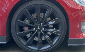 特斯拉Model S改装Rotora赛道竞技刹车