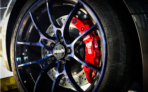 实力旅行车 奥迪RS4更换机电一体后刹车 Rays G025轮毂