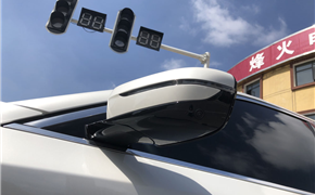 宝马5系升级原厂360全景影像  3D 2D模式随心切换实时查看车周边情况