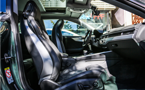 奥迪A5升级RS定制翻毛皮运动座椅