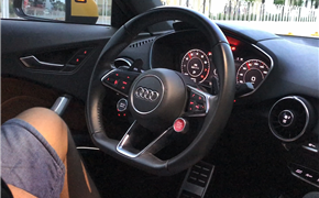 奥迪TT升级TTRS方向盘启动按键，倒车影像，自动驻车，二代数字胎压监测。