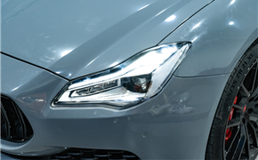 瑪莎拉蒂總裁LED矩形大燈叫叫成，搭配全車的消光山色車衣色膜