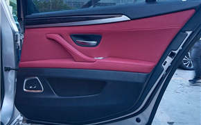 寶馬525LI改裝波爾多紅內飾，給人眼前一亮的感覺